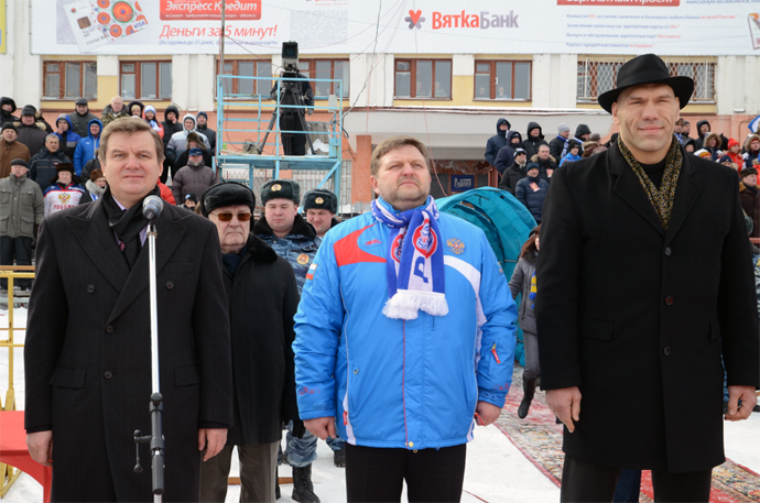 В воскресенье 24 марта на кировском  стадионе «Родина» в финальном матче Чемпионата России встретились московское «Динамо» и красногорский «Зоркий». Генеральным спонсором игры стал «Вятка-банк».