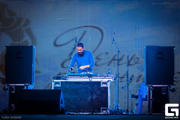 Российский ди-джей и продюсер DJ Smash своим выступлением поздравил кировчан с Днём романтики, который отмечался в нашем городе в минувшие выходные.