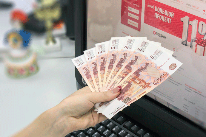 На территории Кировской области ставки по вкладам, открытым через интернет-банк, на 0,5% выше, чем по вкладам, открытым в офисах «Вятка-банка»